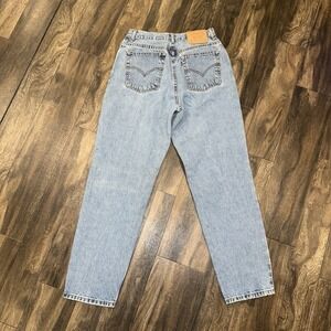 Vintage Levi's 550 Women's Relaxed Fit Tapered Leg Med Wash Size 12M